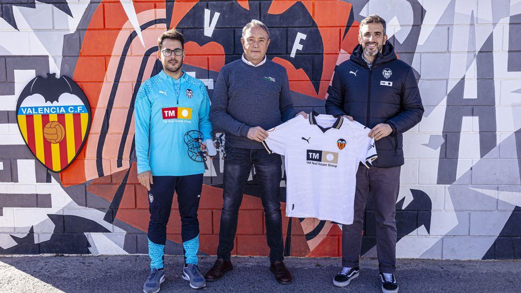 EagleDron firma un acuerdo con la academia del Valencia CF para la formación del personal técnico